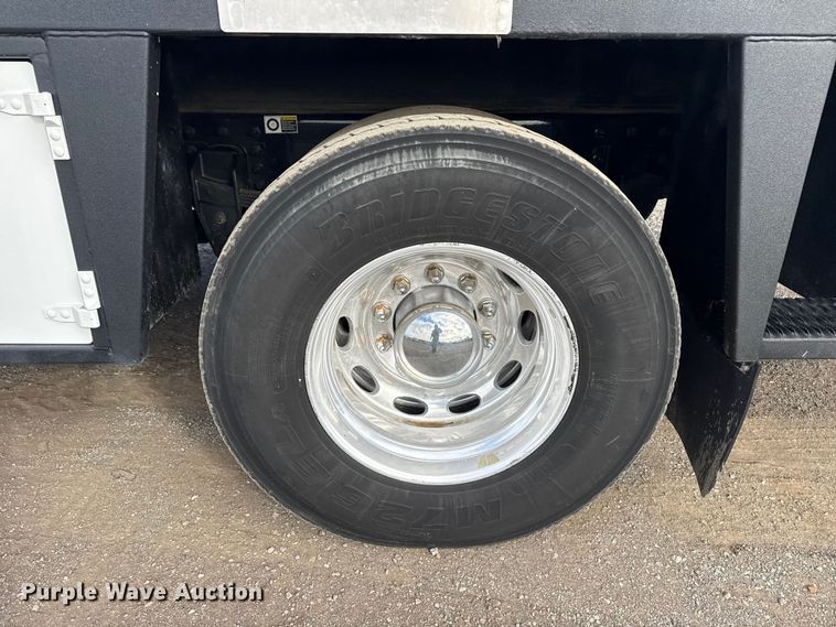 image for item EG1810 2018 Peterbilt 337 utility / service truck