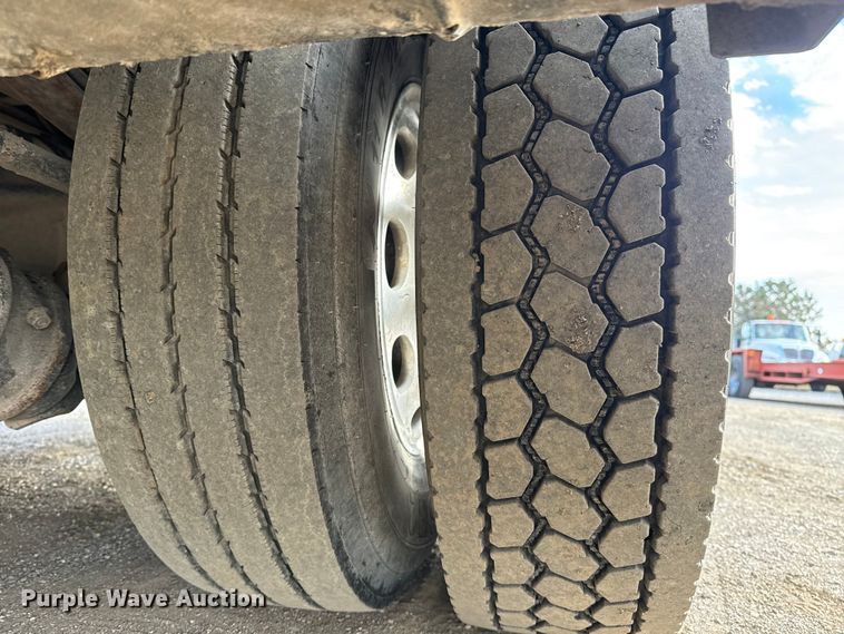 image for item EG1810 2018 Peterbilt 337 utility / service truck