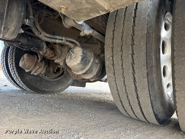 image for item EG1810 2018 Peterbilt 337 utility / service truck