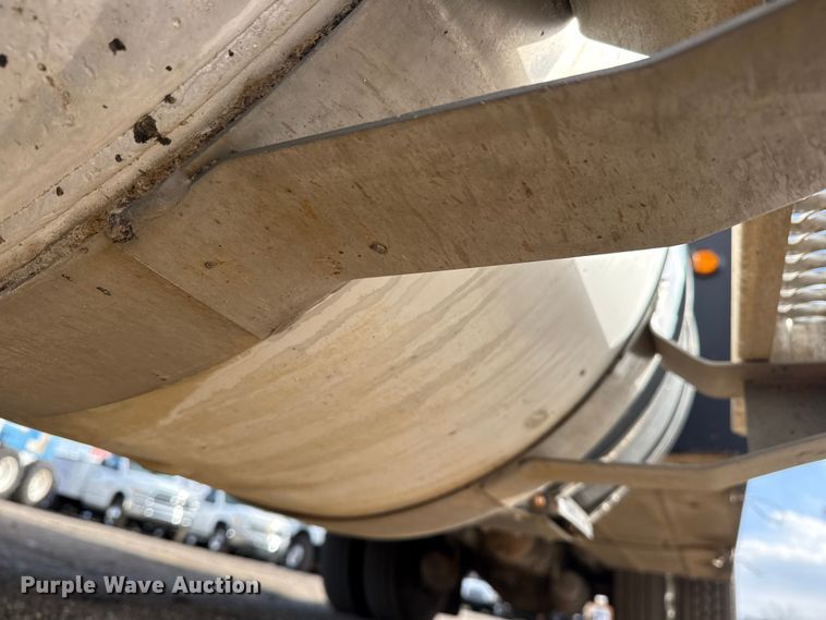 image for item EG1810 2018 Peterbilt 337 utility / service truck