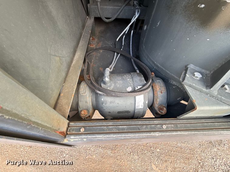 image for item EG1834 1983 Mack DM492S fuel / lube truck