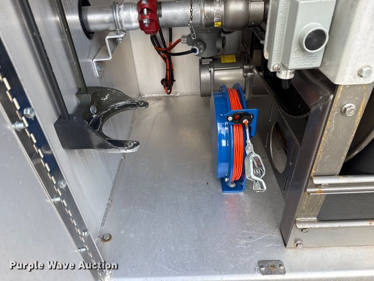 image for item EG1834 1983 Mack DM492S fuel / lube truck