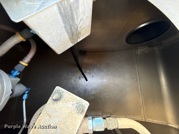 image for item EG1834 1983 Mack DM492S fuel / lube truck