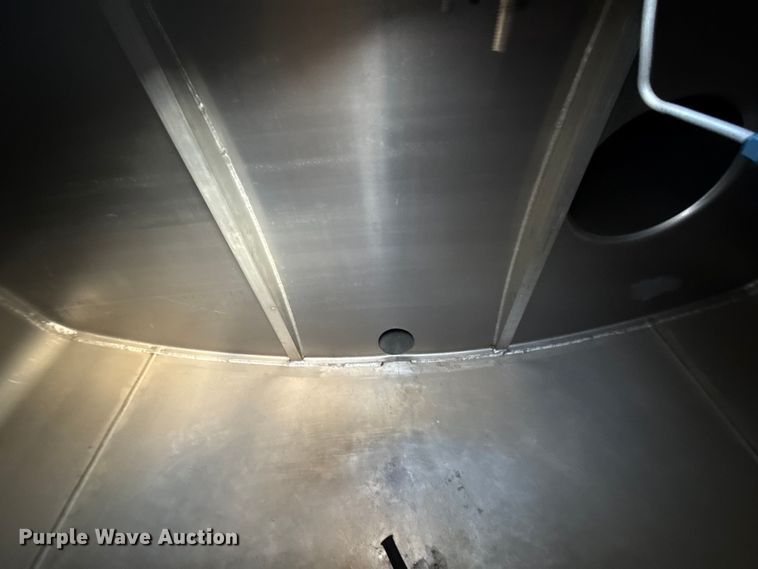 image for item EG1834 1983 Mack DM492S fuel / lube truck