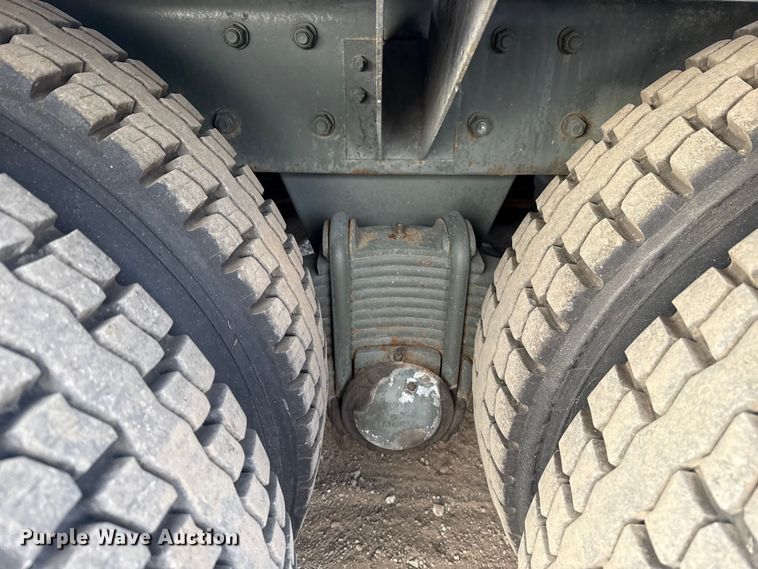 image for item EG1834 1983 Mack DM492S fuel / lube truck