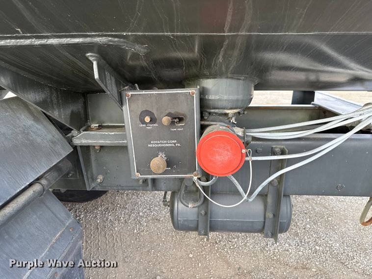 image for item EG1834 1983 Mack DM492S fuel / lube truck