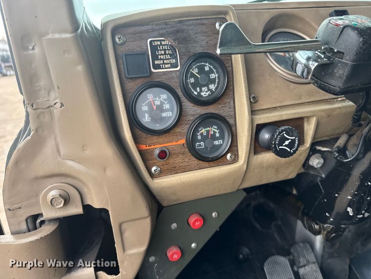 image for item EG1834 1983 Mack DM492S fuel / lube truck