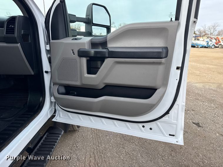 image for item EG1902 2018 Ford F550 Super Duty XL utility / service truck