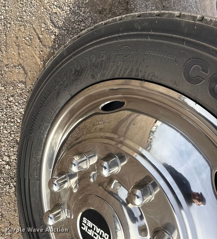 image for item EG1902 2018 Ford F550 Super Duty XL utility / service truck