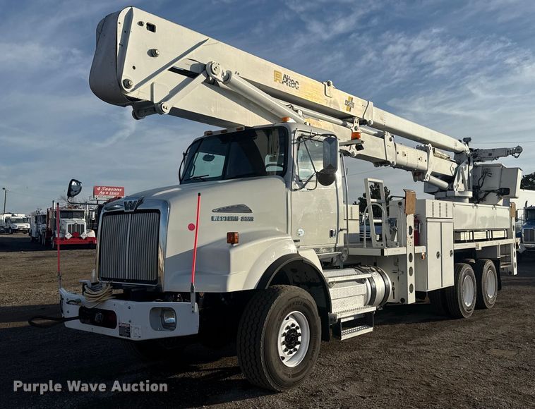 image for item EG1913 2012 Western Star 4900 bucket truck
