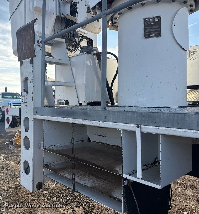 image for item EG1913 2012 Western Star 4900 bucket truck