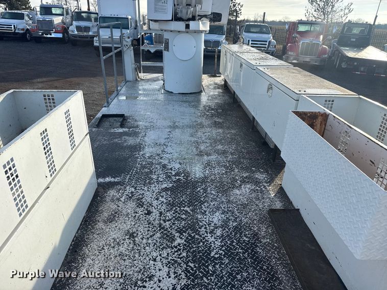 image for item EG1913 2012 Western Star 4900 bucket truck