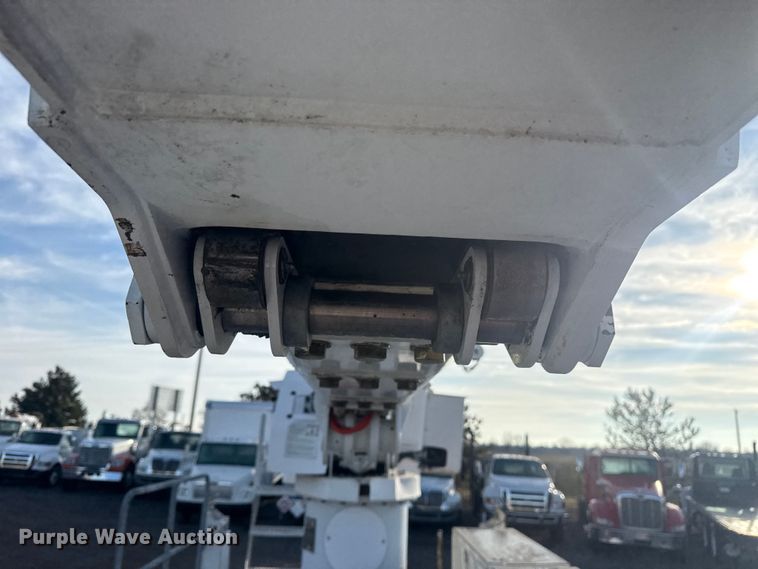 image for item EG1913 2012 Western Star 4900 bucket truck