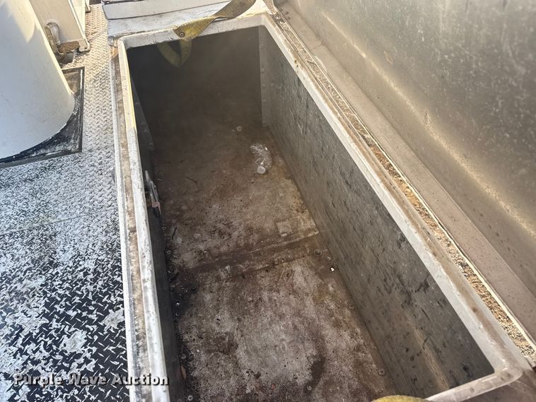 image for item EG1913 2012 Western Star 4900 bucket truck