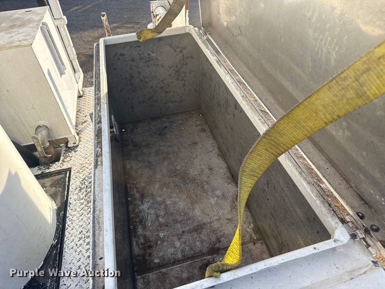 image for item EG1913 2012 Western Star 4900 bucket truck