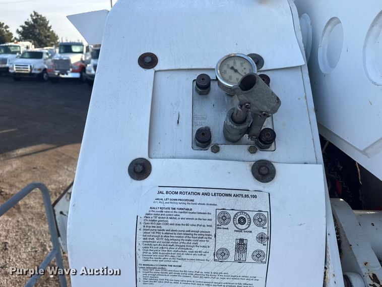 image for item EG1913 2012 Western Star 4900 bucket truck