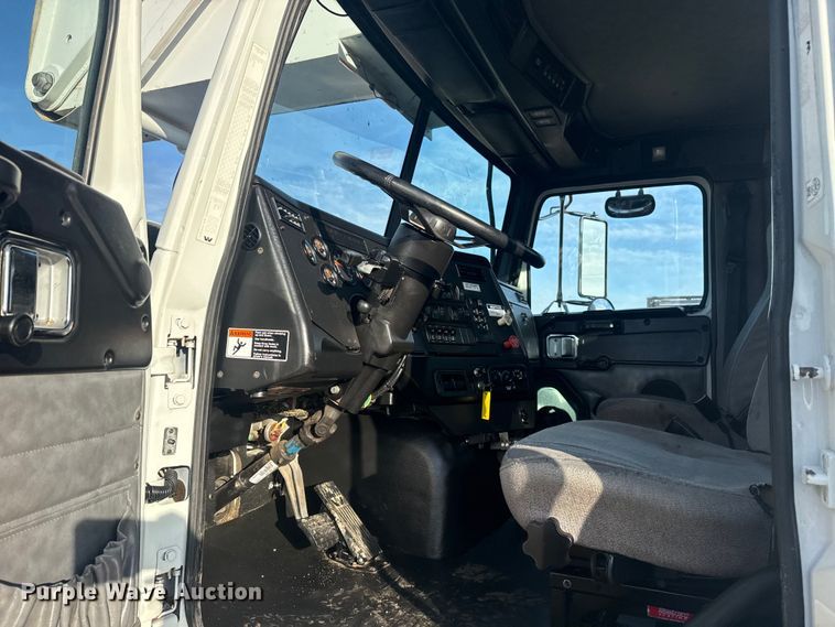 image for item EG1913 2012 Western Star 4900 bucket truck