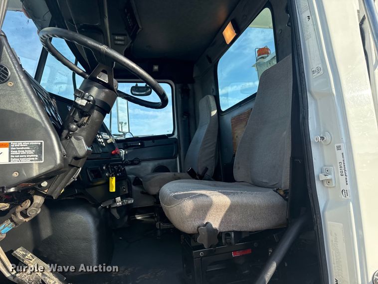 image for item EG1913 2012 Western Star 4900 bucket truck