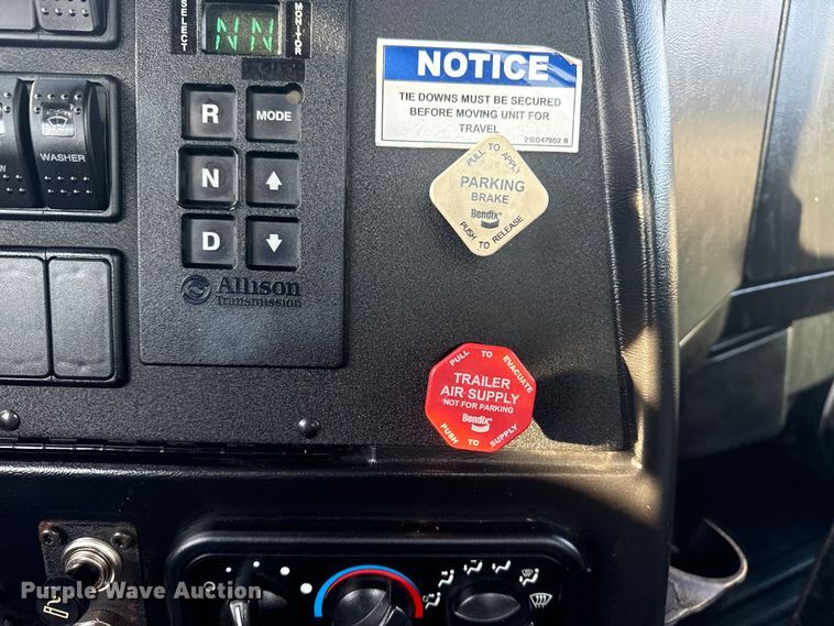 image for item EG1913 2012 Western Star 4900 bucket truck