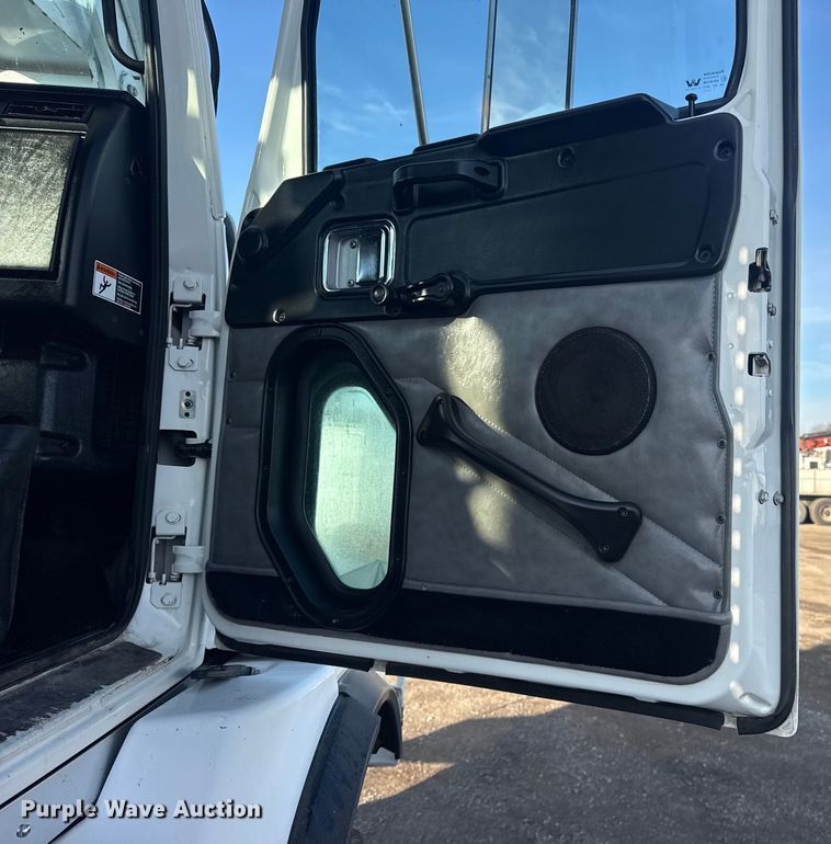 image for item EG1913 2012 Western Star 4900 bucket truck