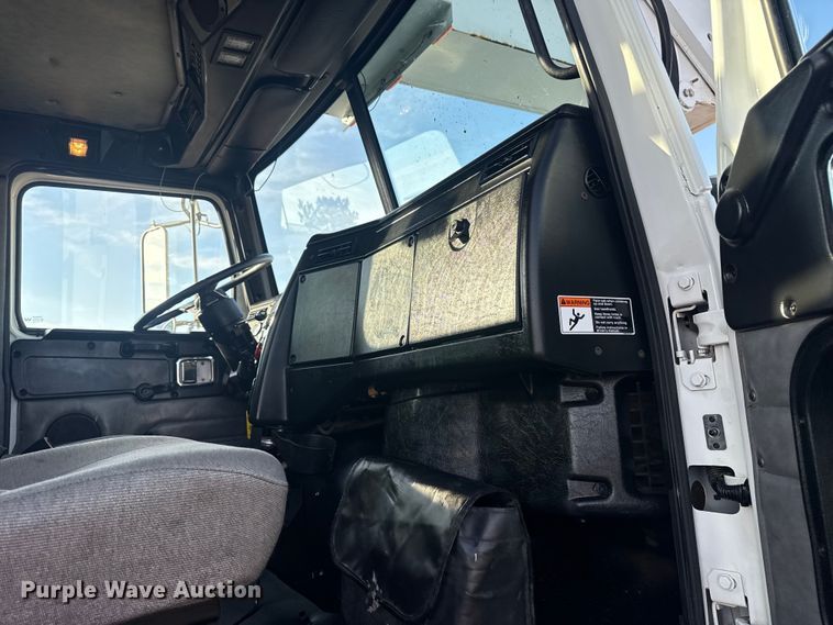 image for item EG1913 2012 Western Star 4900 bucket truck