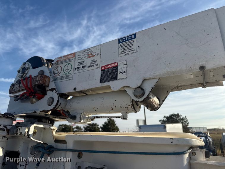 image for item EG1913 2012 Western Star 4900 bucket truck