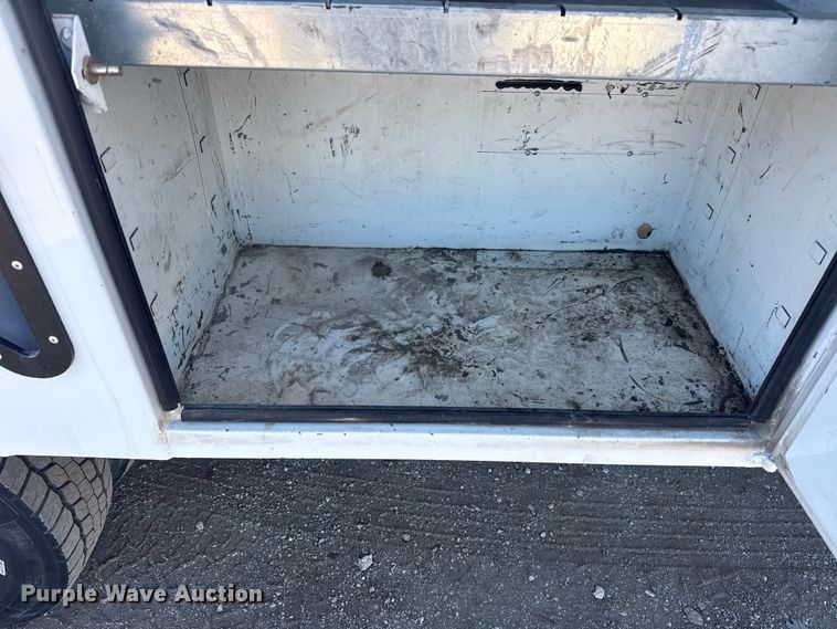 image for item EG1926 2015 Ford F550 Super Duty XL utility / service truck