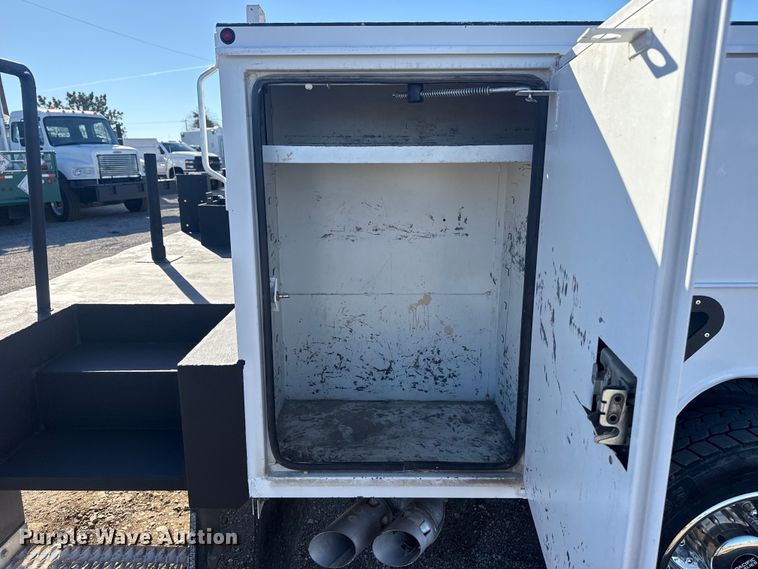 image for item EG1926 2015 Ford F550 Super Duty XL utility / service truck