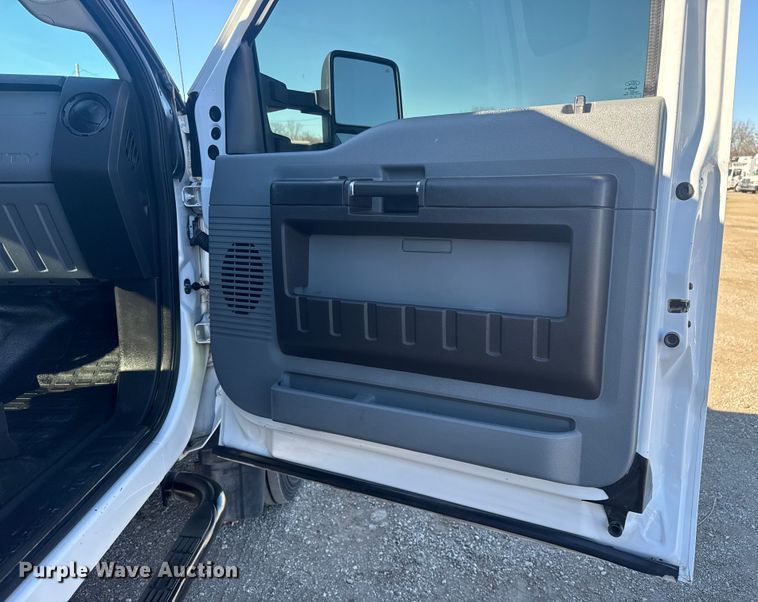 image for item EG1926 2015 Ford F550 Super Duty XL utility / service truck