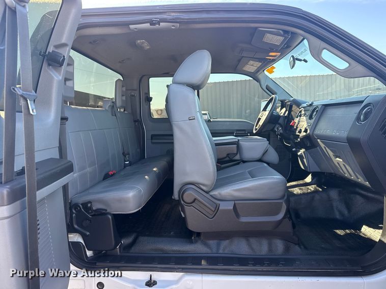 image for item EG1926 2015 Ford F550 Super Duty XL utility / service truck