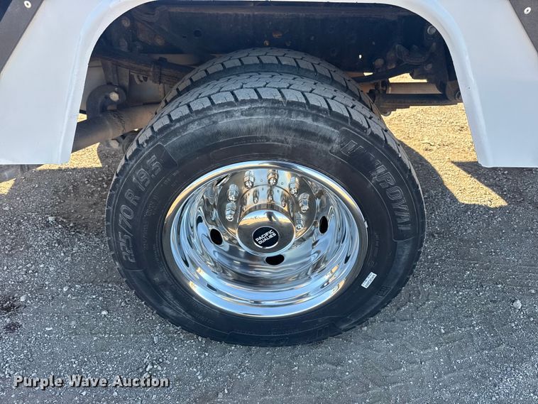 image for item EG1926 2015 Ford F550 Super Duty XL utility / service truck