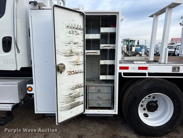 image for item EG1934 2007 Freightliner Business Class M2 crane truck