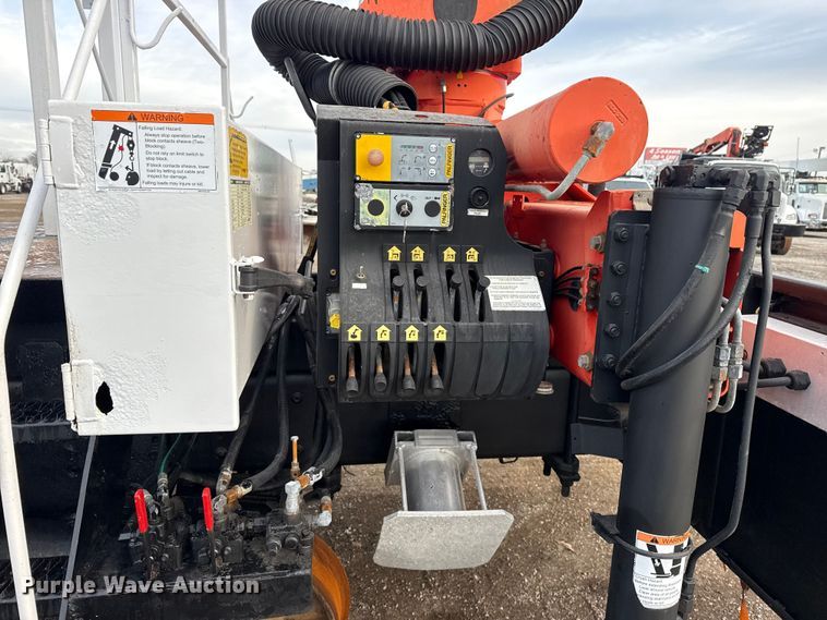 image for item EG1934 2007 Freightliner Business Class M2 crane truck