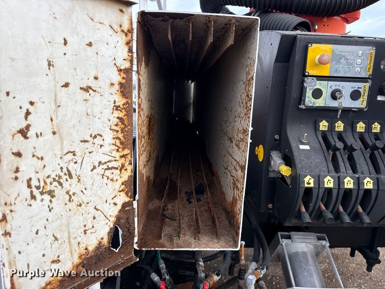 image for item EG1934 2007 Freightliner Business Class M2 crane truck