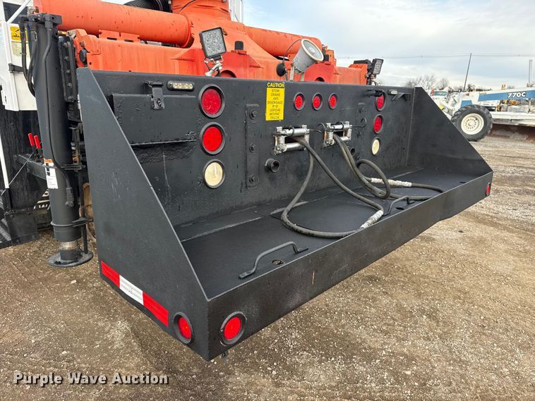 image for item EG1934 2007 Freightliner Business Class M2 crane truck