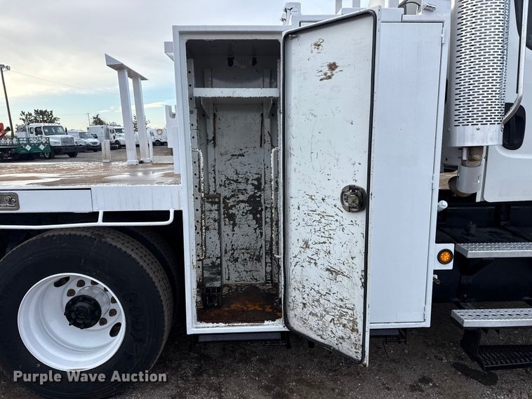 image for item EG1934 2007 Freightliner Business Class M2 crane truck