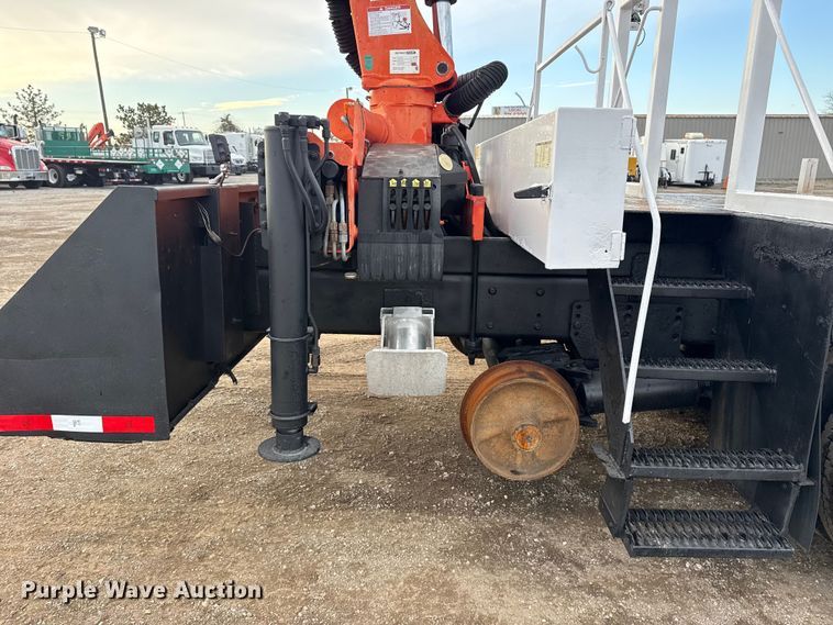 image for item EG1934 2007 Freightliner Business Class M2 crane truck