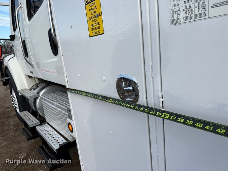 image for item EG1934 2007 Freightliner Business Class M2 crane truck