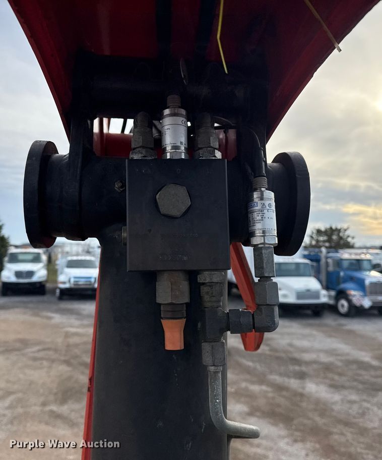 image for item EG1934 2007 Freightliner Business Class M2 crane truck