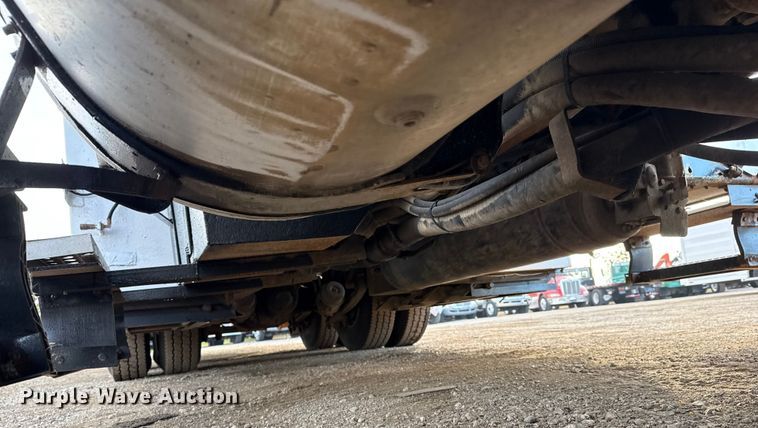 image for item EG1934 2007 Freightliner Business Class M2 crane truck