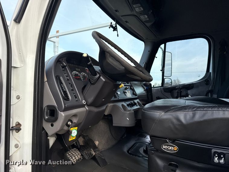 image for item EG1934 2007 Freightliner Business Class M2 crane truck