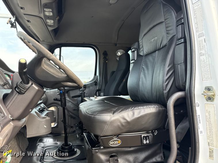 image for item EG1934 2007 Freightliner Business Class M2 crane truck