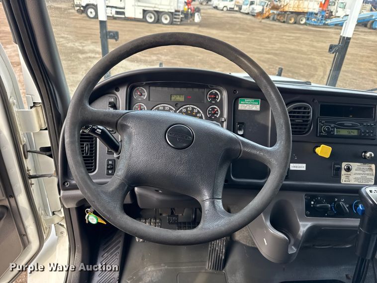 image for item EG1934 2007 Freightliner Business Class M2 crane truck