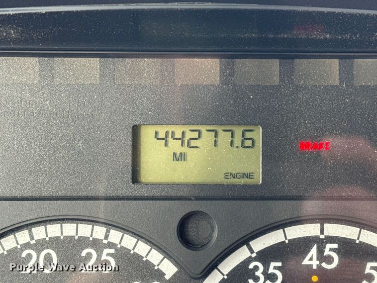 image for item EG1934 2007 Freightliner Business Class M2 crane truck