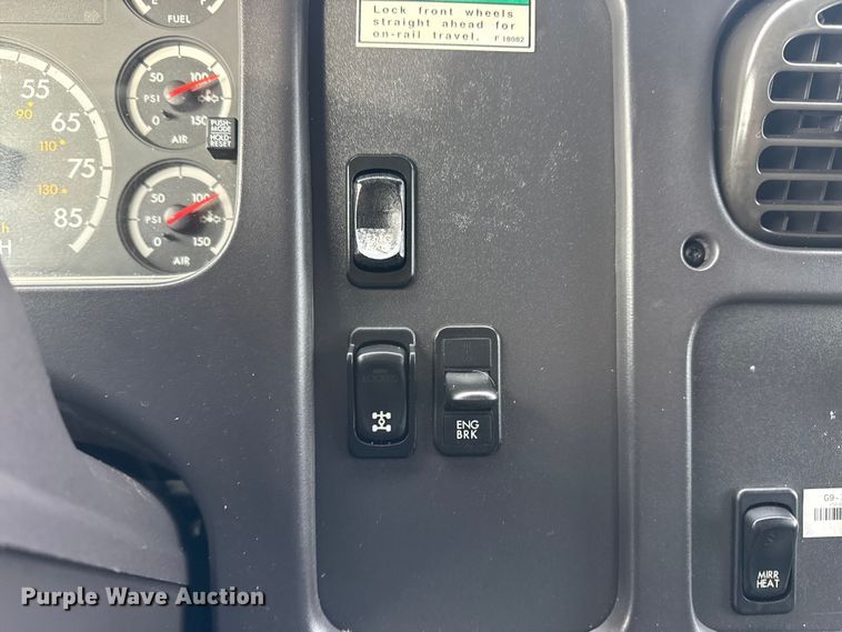 image for item EG1934 2007 Freightliner Business Class M2 crane truck