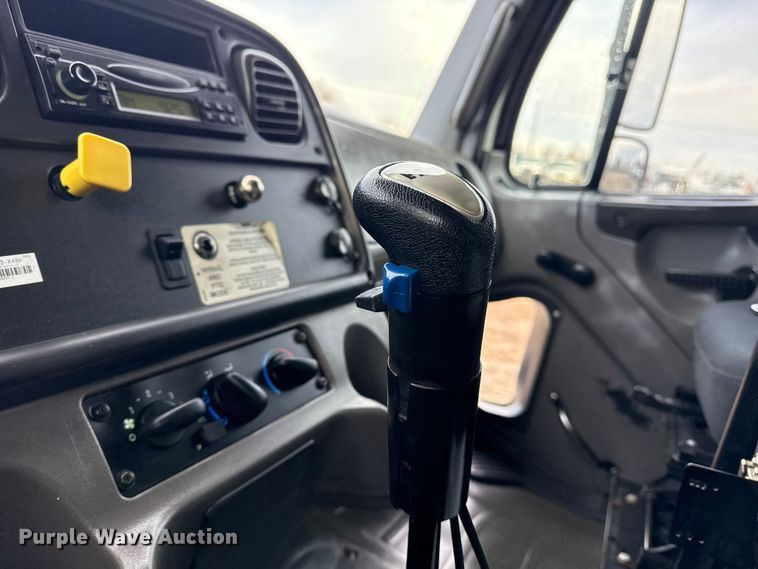 image for item EG1934 2007 Freightliner Business Class M2 crane truck