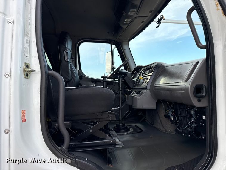 image for item EG1934 2007 Freightliner Business Class M2 crane truck