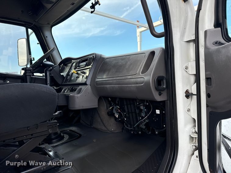 image for item EG1934 2007 Freightliner Business Class M2 crane truck