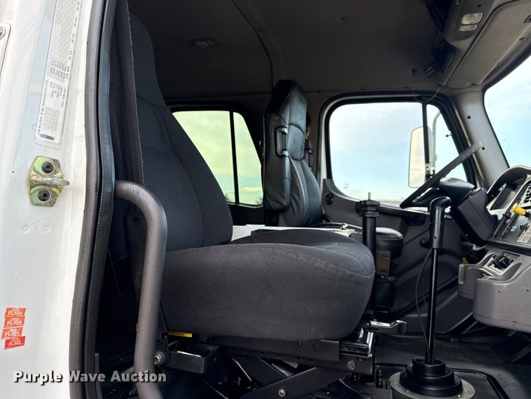 image for item EG1934 2007 Freightliner Business Class M2 crane truck