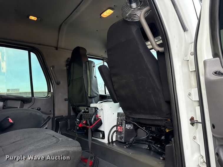 image for item EG1934 2007 Freightliner Business Class M2 crane truck